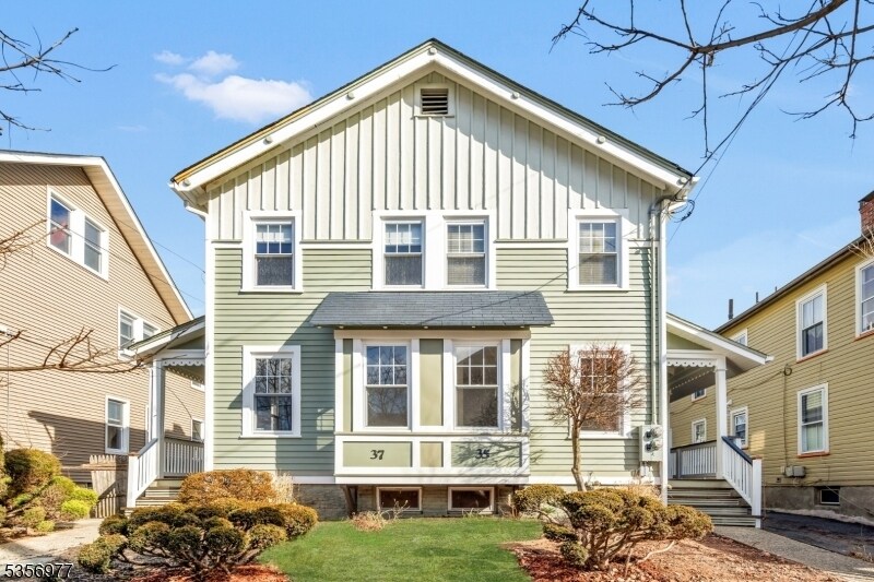 35 Portland Pl in Montclair, NJ - Building Photo