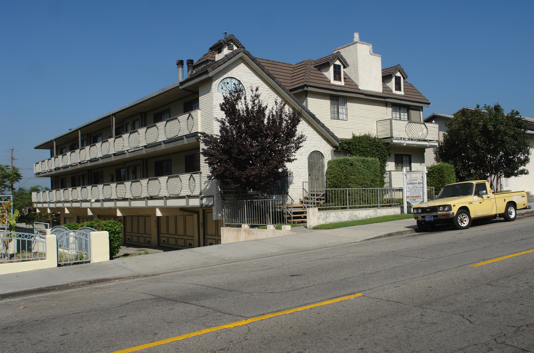 10129 Commerce Ave in Tujunga, CA - Building Photo