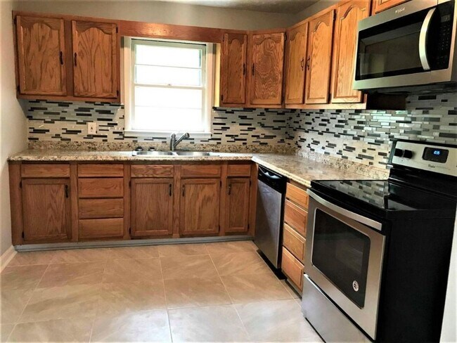 310 College Park Dr in Lafollette, TN - Foto de edificio - Building Photo