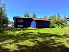 7447 Jewel Lake Rd, Unit 1 in Anchorage, AK - Building Photo - Building Photo