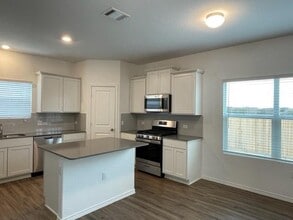 10413 Premier Park St in Austin, TX - Building Photo - Building Photo