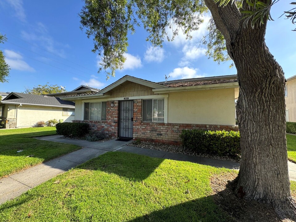 2682 N Victoria Ave in Port Hueneme, CA - Foto de edificio