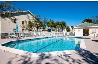 4935 Sandra Bay Dr, Unit #101 in Naples, FL - Building Photo