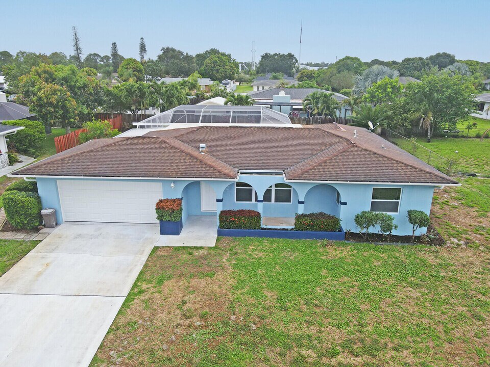 865 SE Tierra Ct in Port St. Lucie, FL - Building Photo