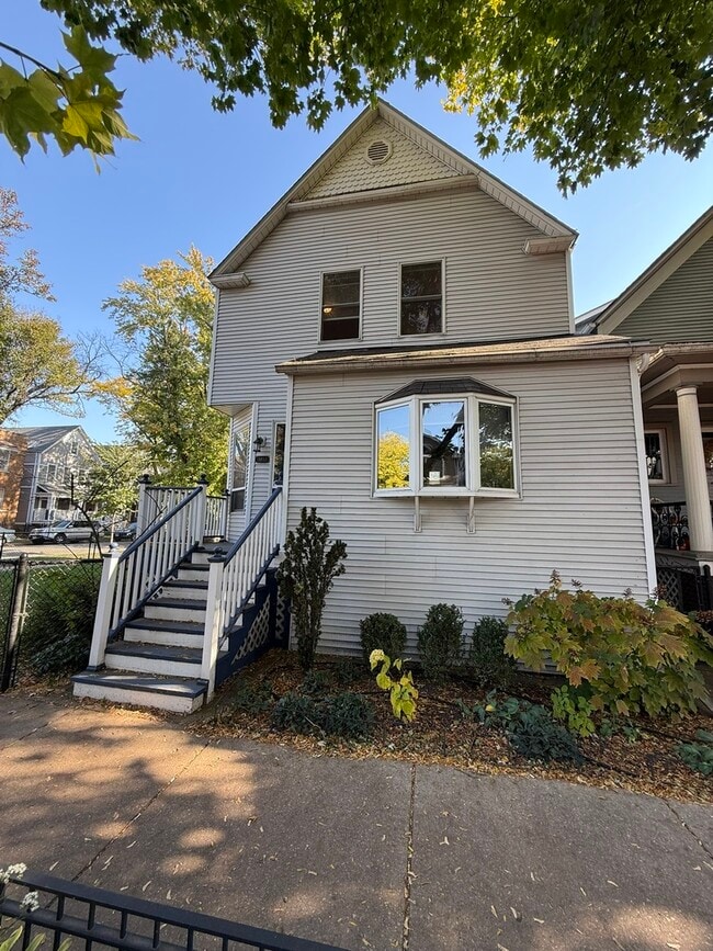 property at 3857 N Hermitage Ave