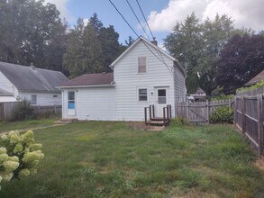 1521 35th St in Rock Island, IL - Building Photo - Building Photo