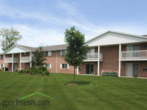 Sheridan Estates in Oconto Falls, WI - Foto de edificio - Building Photo