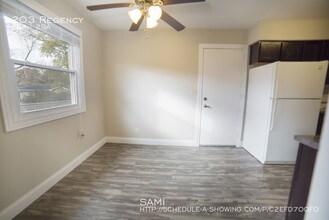 203 Regency in Bloomington, IL - Building Photo - Building Photo