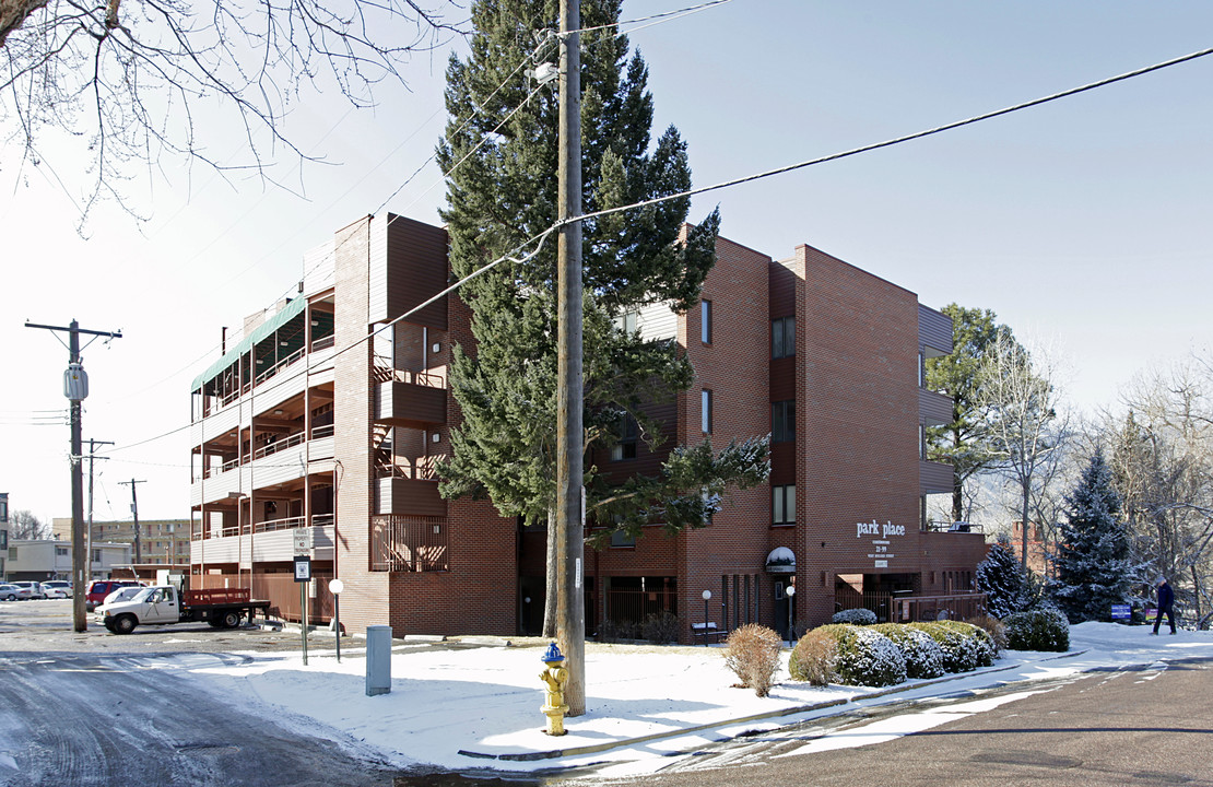 Park Place Condominiums in Colorado Springs, CO - Foto de edificio