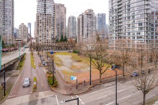 95 Nelson Street, Vancouver, Bc in Vancouver, BC - Building Photo