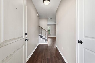 112 Artesian Way in Roman Forest, TX - Building Photo - Building Photo