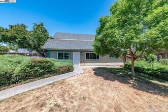 4327 Fairlands Dr in Pleasanton, CA - Building Photo - Building Photo