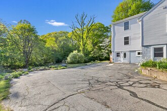 1552 Norwich-New London Turnpike in Montville, CT - Building Photo - Building Photo