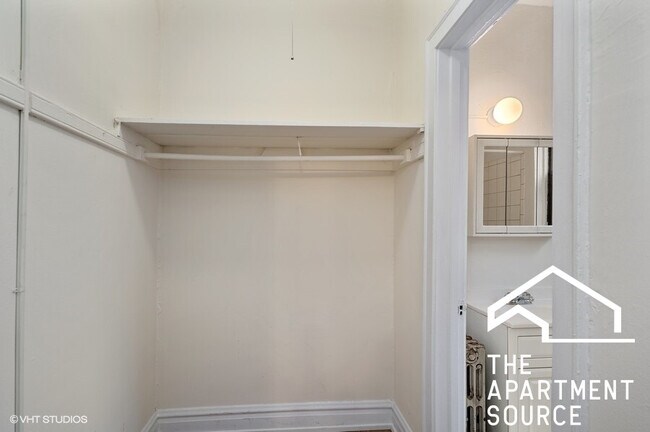 4829 N Damen Ave, Unit 105 in Chicago, IL - Building Photo - Building Photo