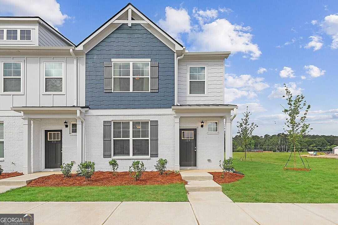 1801 Hamilton Rd in Lagrange, GA - Building Photo