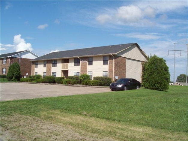 111 Bennett Dr in Clarksville, TN - Building Photo