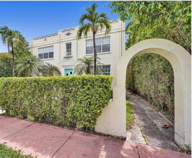 1027 Euclid Ave in Miami Beach, FL - Building Photo - Building Photo