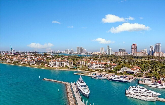 19237 Fisher Island Dr in Miami, FL - Building Photo - Building Photo