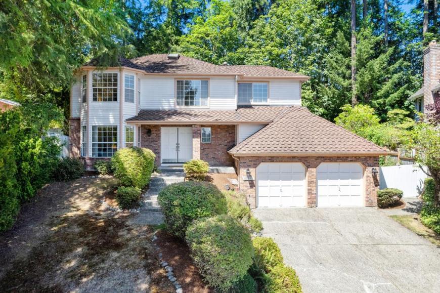 16909 NE 37th Pl in Bellevue, WA - Building Photo