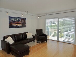 947 Lenox Ave, Unit #501 in Miami Beach, FL - Building Photo - Building Photo