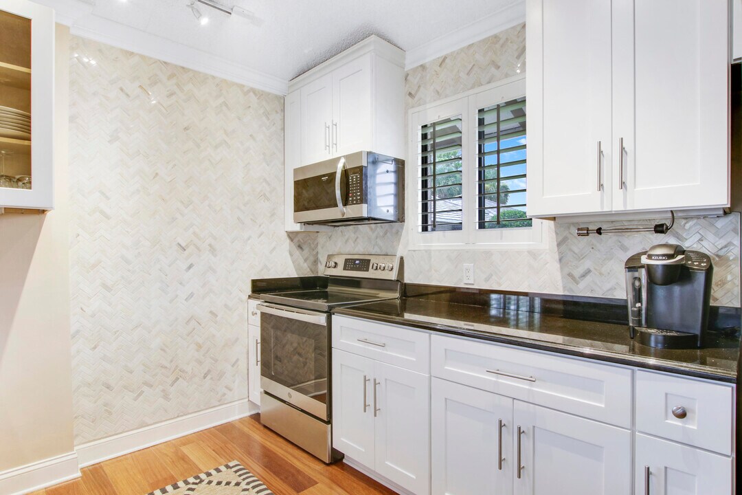 915 Club Dr in Palm Beach Gardens, FL - Building Photo