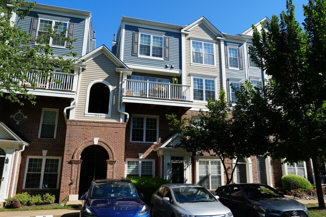 property at 7011 Metropolitan Pl