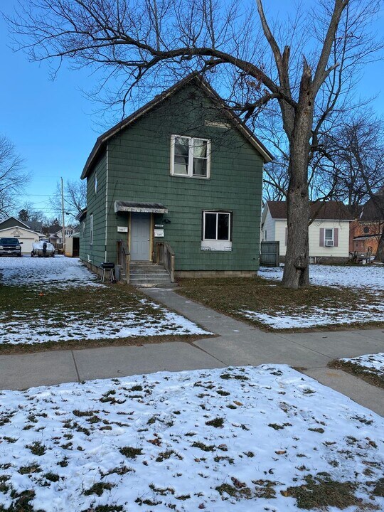 1304 Elizabeth Ave-Unit -1304 Elizabeth in Marinette, WI - Building Photo