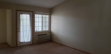 1819 Silverstone Dr in Carpentersville, IL - Building Photo - Building Photo