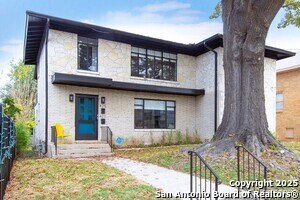 425 W Lynwood Ave in San Antonio, TX - Building Photo