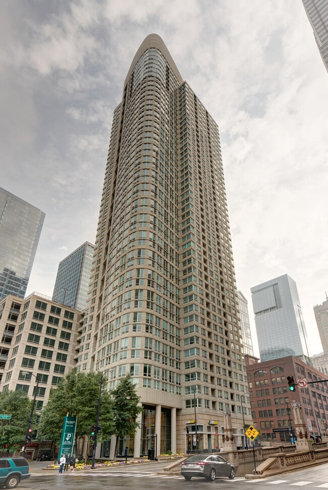 345 N La Salle Dr, Unit 1001 in Chicago, IL - Building Photo - Building Photo