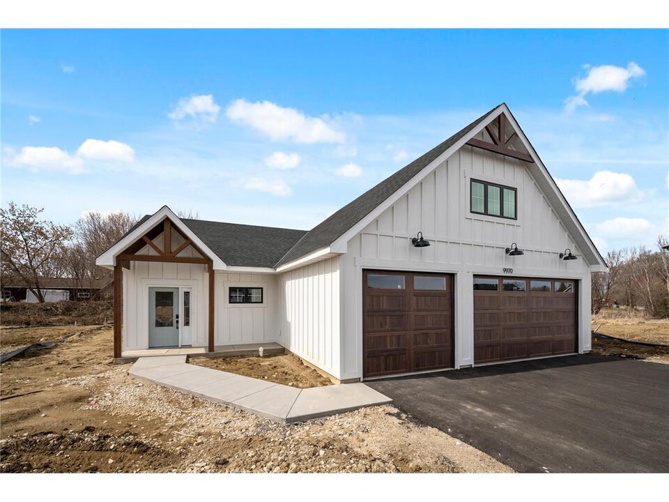 9970 14th Cir NE in Saint Michael, MN - Building Photo