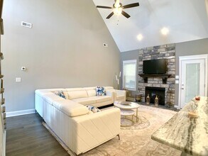 260 Bluebriar Trace in Clarksville, TN - Building Photo - Building Photo