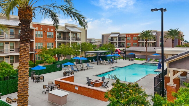 Gateway at Cooley Station in Gilbert, AZ - Foto de edificio - Building Photo