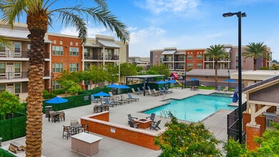 Gateway at Cooley Station in Gilbert, AZ - Foto de edificio - Building Photo