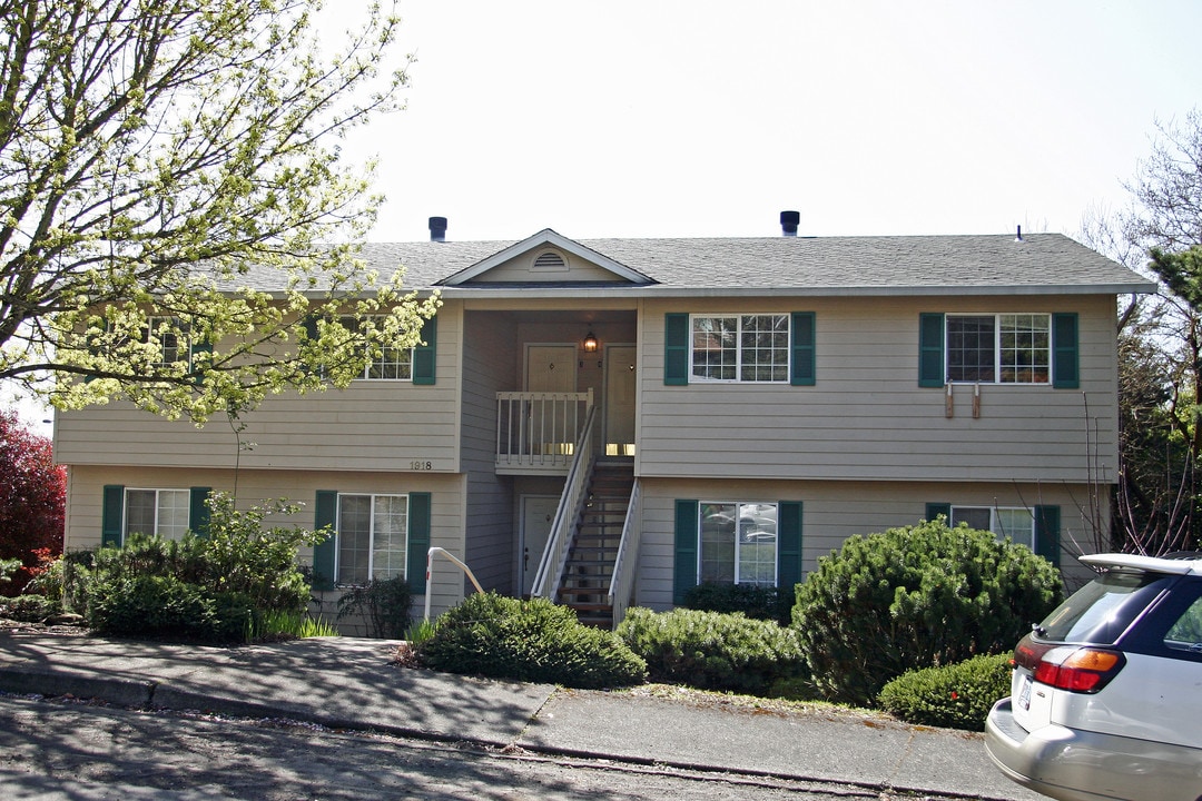 1918 SW Carolina St in Portland, OR - Building Photo