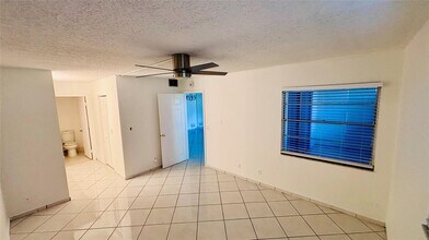 1200 SW 124th Ter in Pembroke Pines, FL - Building Photo - Building Photo