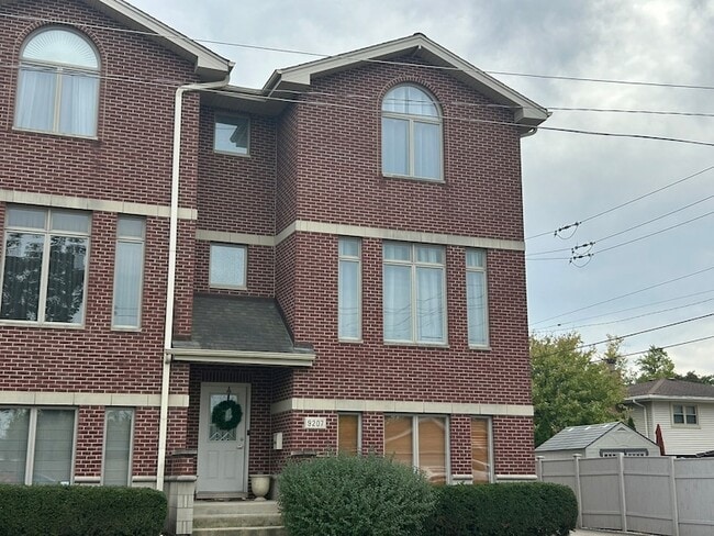 9207 Gerritsen Ave in Brookfield, IL - Building Photo - Building Photo
