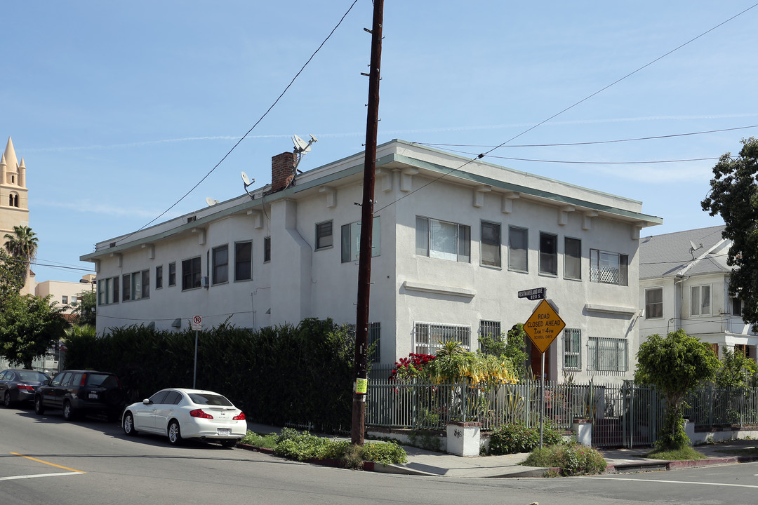 2885 Francis Ave in Los Angeles, CA - Building Photo