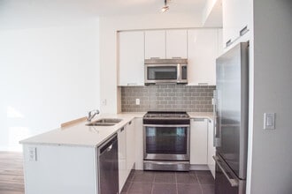 55 Eglinton Av W in Mississauga, ON - Building Photo - Building Photo