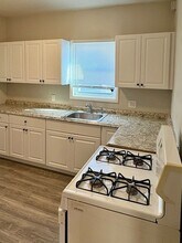 32 Quequechan St, Unit 2 in Fall River, MA - Foto de edificio - Building Photo