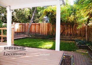 303 Canterbury Ave in Roseville, CA - Building Photo - Building Photo