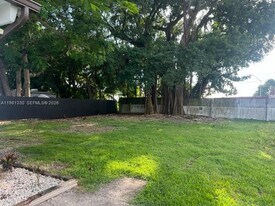 21910 SW 118th Ct in Miami, FL - Building Photo