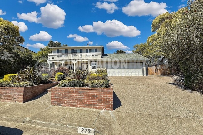 373 San Luis Way in Novato, CA - Foto de edificio - Building Photo