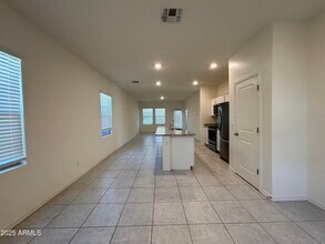 6524 W Magdalena Ln in Phoenix, AZ - Building Photo - Building Photo