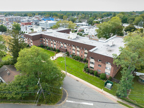 Elizabeth Gardens Corp. in Farmingdale, NY - Building Photo - Building Photo