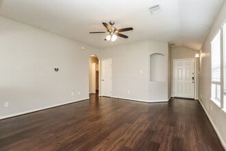 3610 Fiorella Way in Humble, TX - Foto de edificio - Building Photo