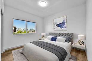 1240 Magnolia Ave in Los Angeles, CA - Building Photo