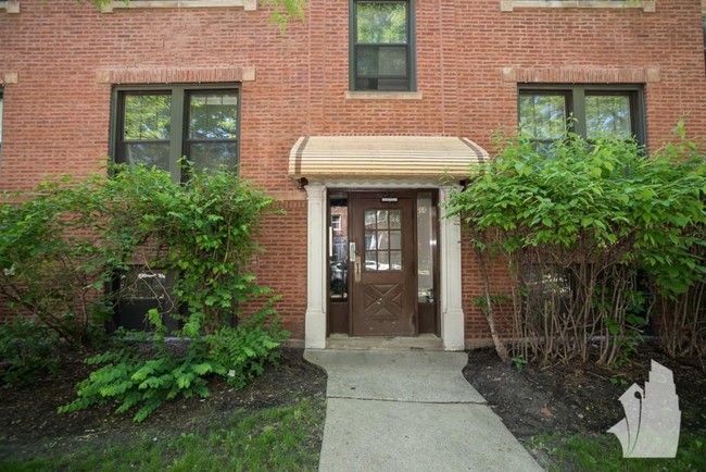 property at 4844 N Rockwell St