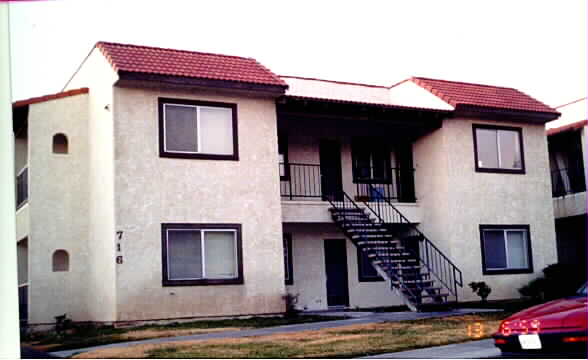 716 E Virginia Way in Barstow, CA - Building Photo - Building Photo