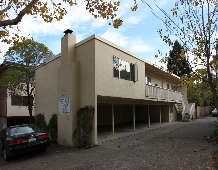 105-109 Ross St in San Rafael, CA - Foto de edificio